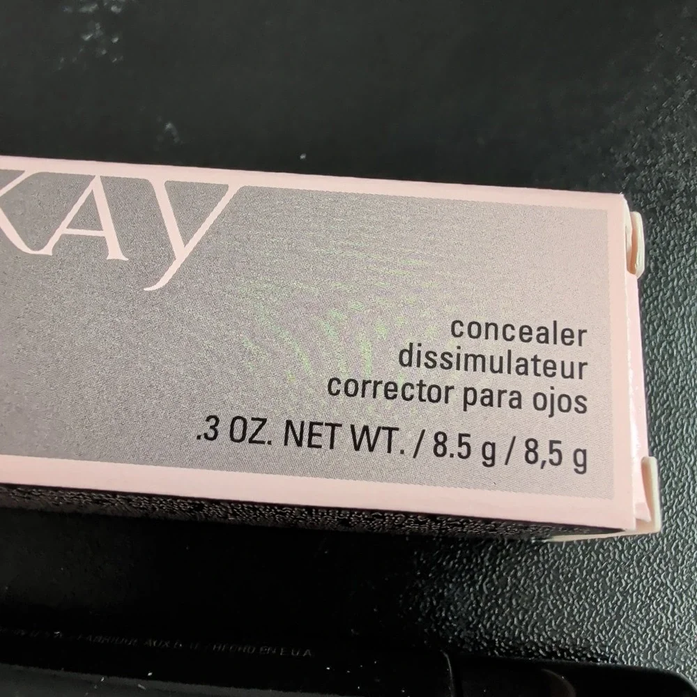Mary Kay Concealer Ivory 1 Ivoire 1 Eye Corrector .3 oz 8.5g New in Box 023467